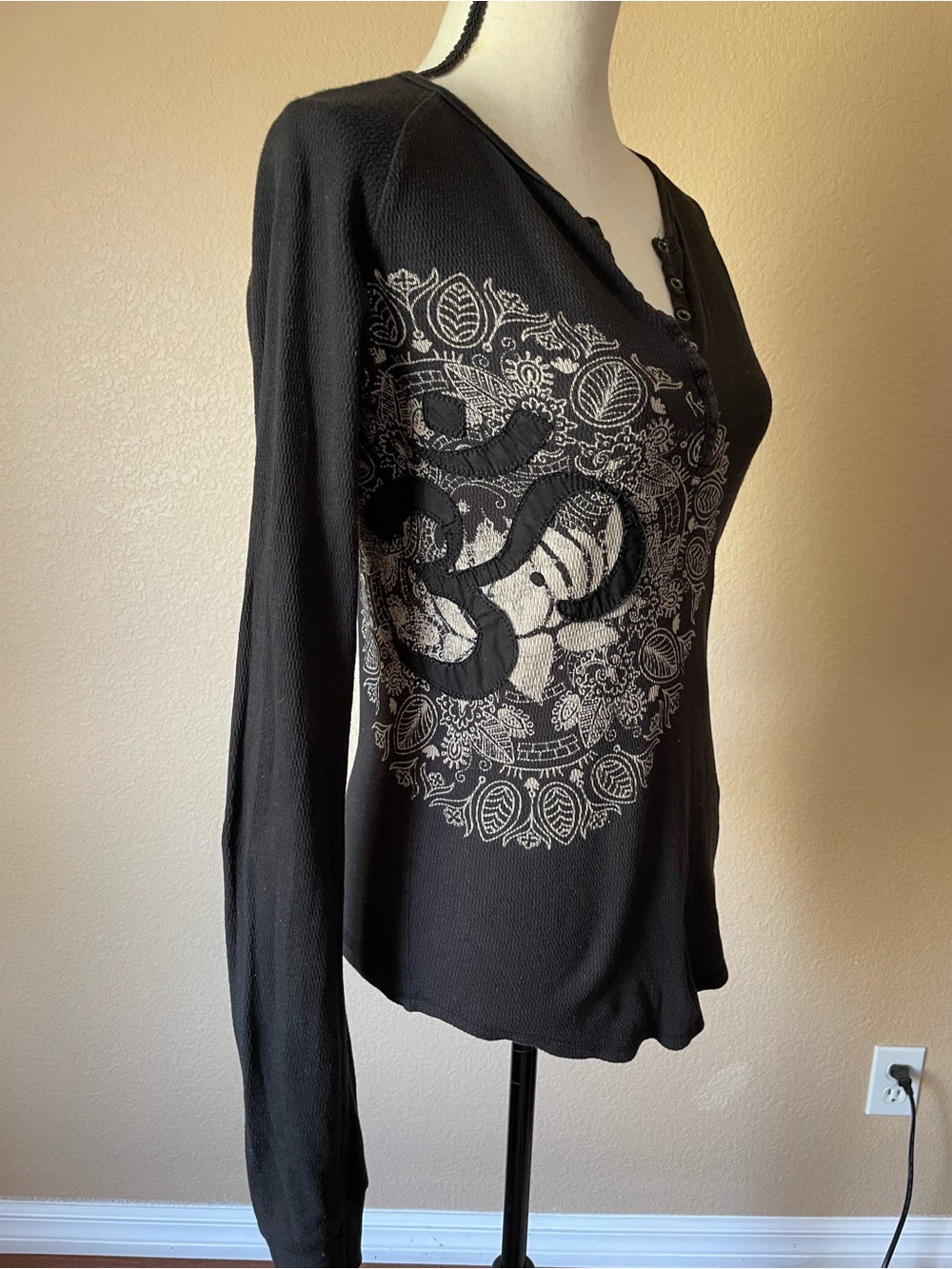 Y2K Lucky Brand 100% cotton thermal Black/gray Long Sleeve Henley “OM” top L